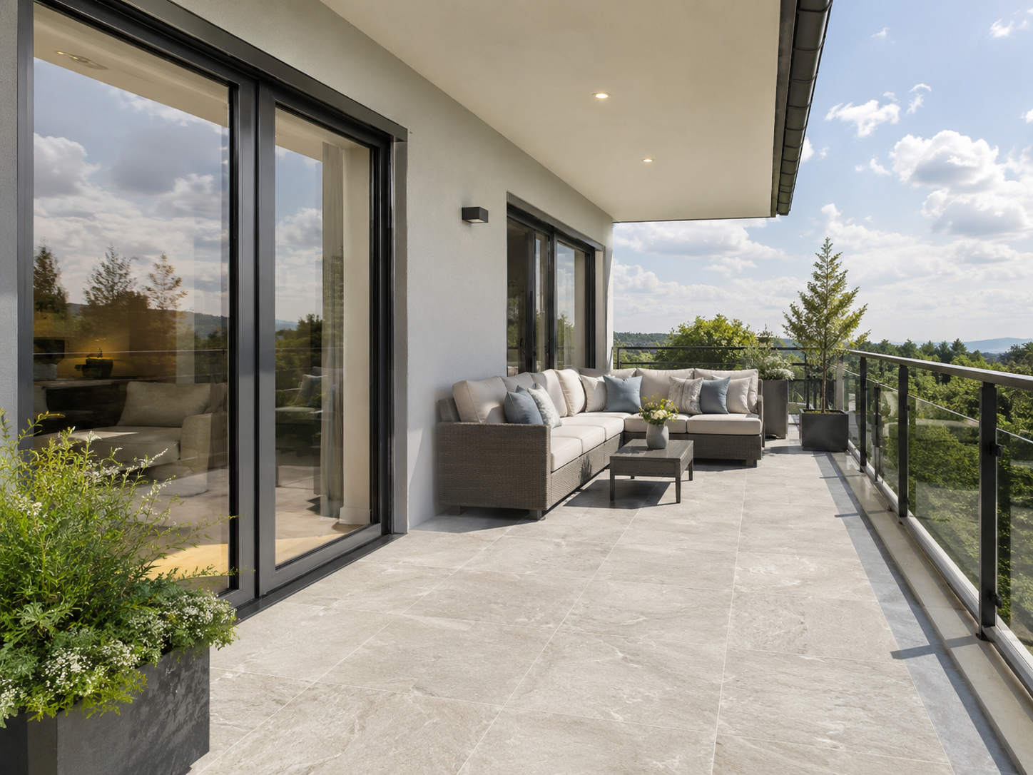Sanierter Balkon mit modernem Oberflächenaufbau